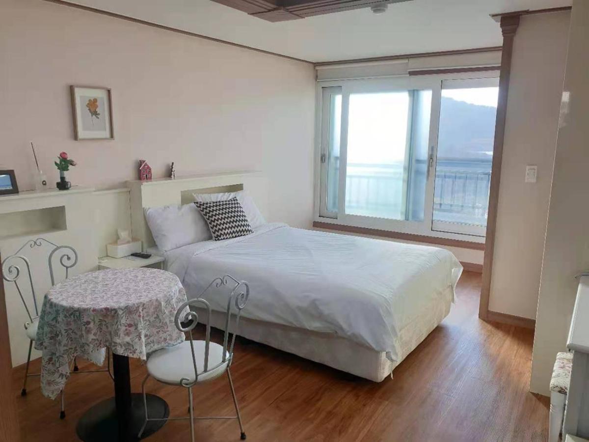 HY Choi Hostel Seogwipo-stad Buitenkant foto