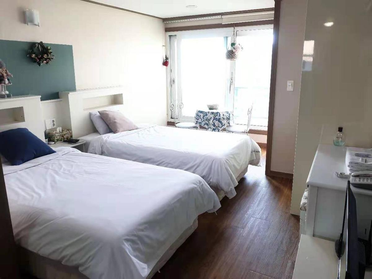 HY Choi Hostel Seogwipo-stad Buitenkant foto