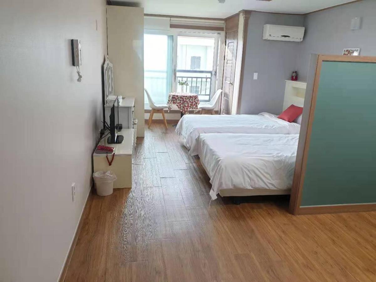 HY Choi Hostel Seogwipo-stad Buitenkant foto