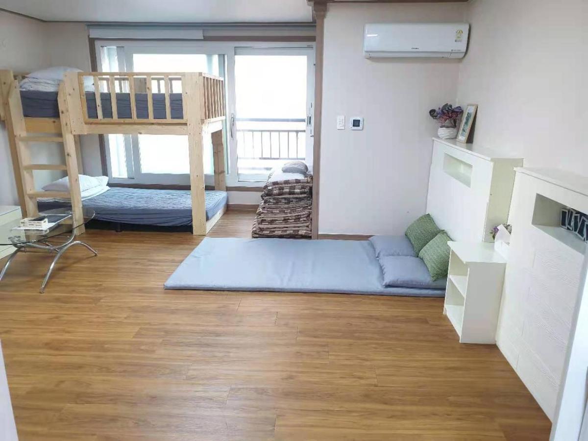 HY Choi Hostel Seogwipo-stad Buitenkant foto