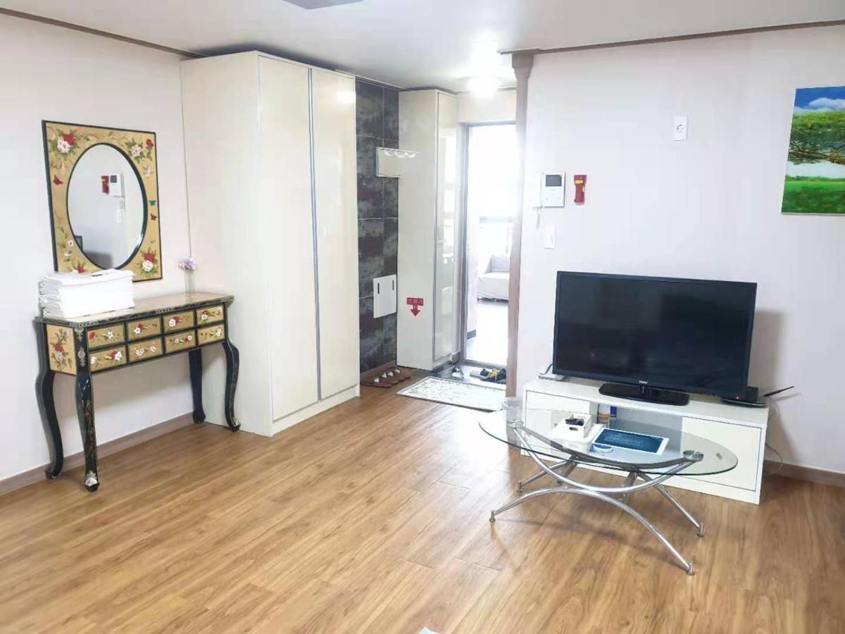 HY Choi Hostel Seogwipo-stad Buitenkant foto