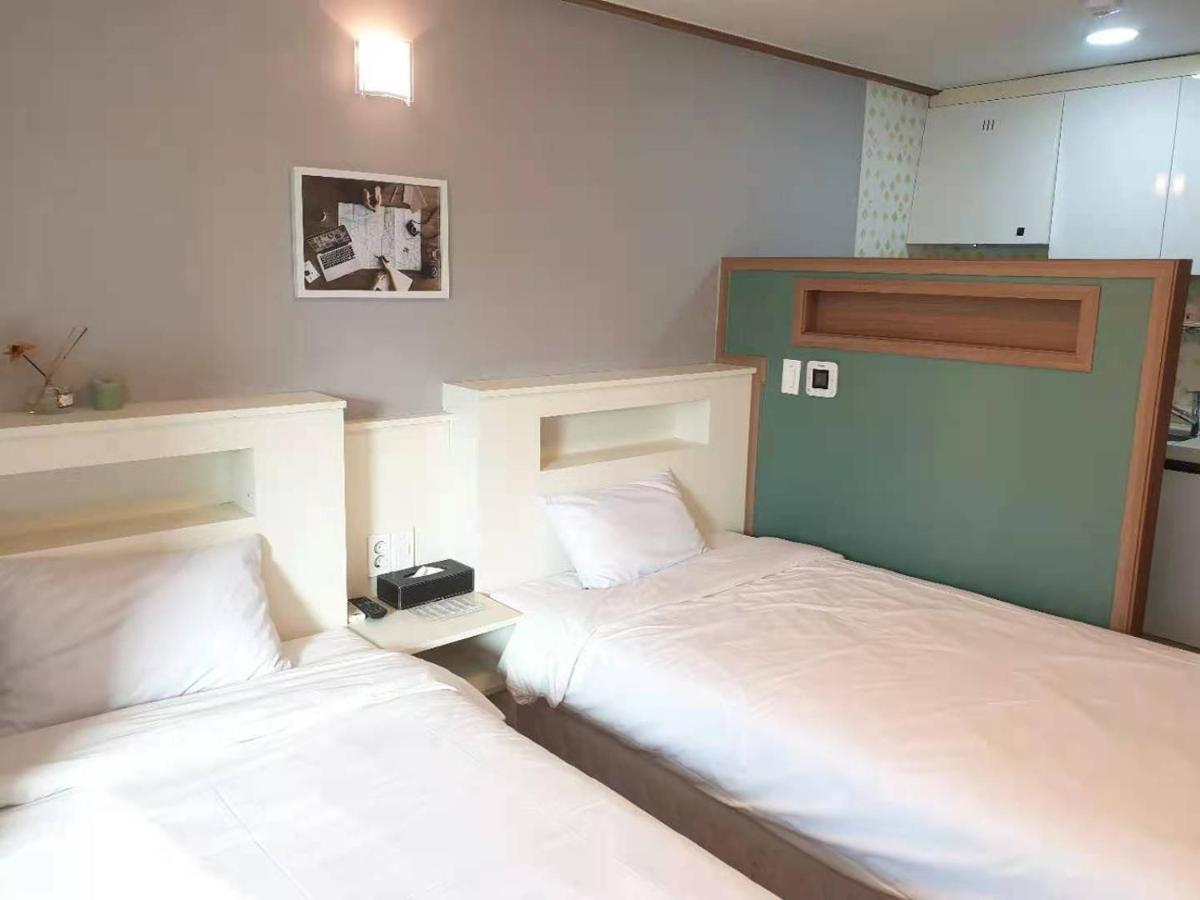 HY Choi Hostel Seogwipo-stad Buitenkant foto