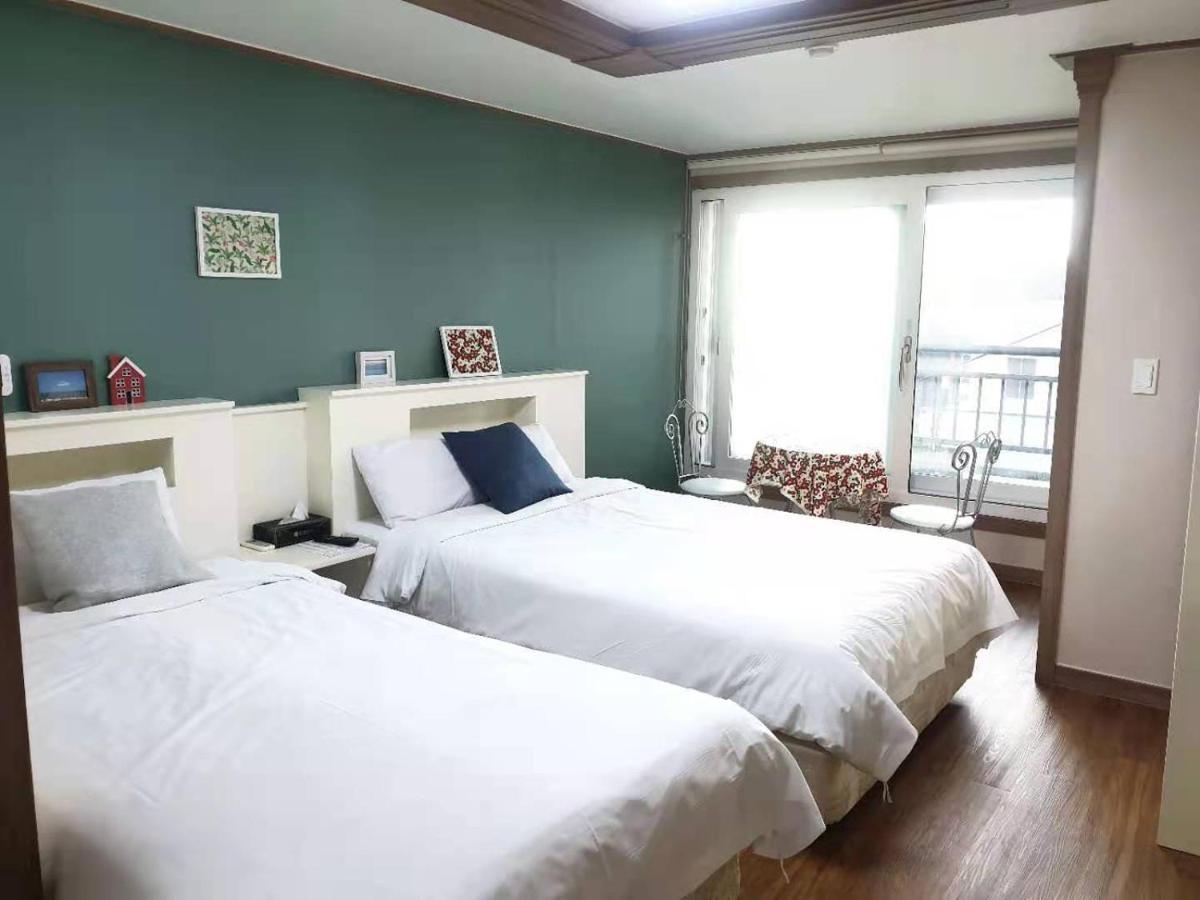 HY Choi Hostel Seogwipo-stad Buitenkant foto