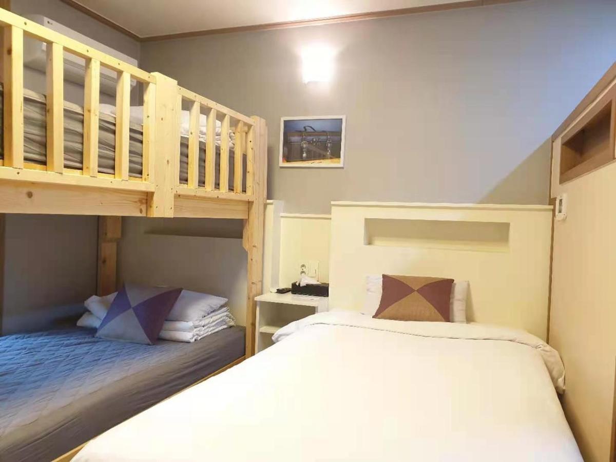 HY Choi Hostel Seogwipo-stad Buitenkant foto