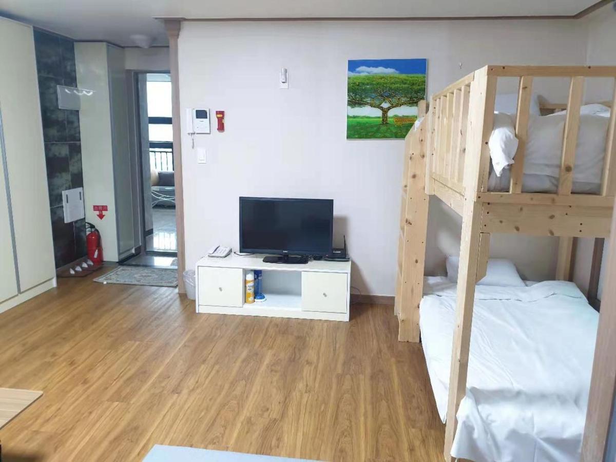 HY Choi Hostel Seogwipo-stad Buitenkant foto