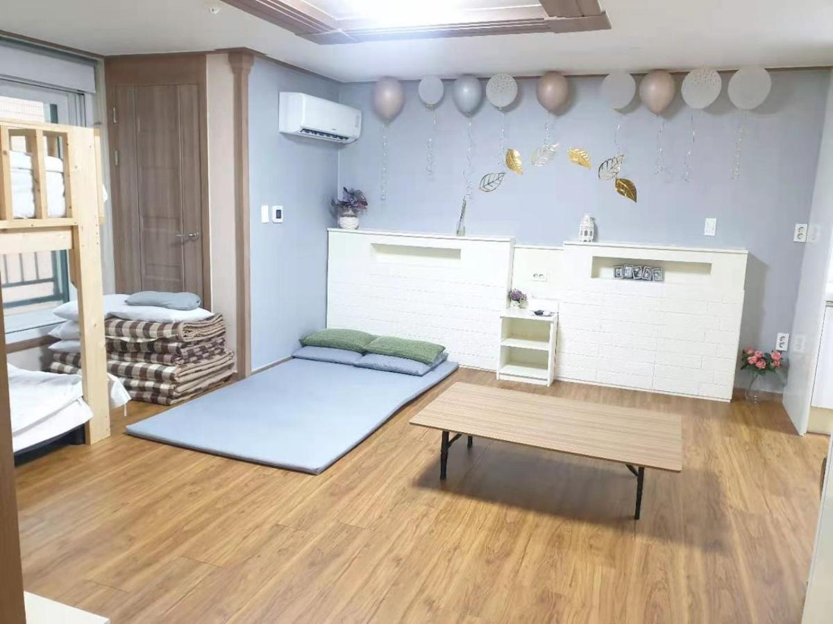 HY Choi Hostel Seogwipo-stad Buitenkant foto