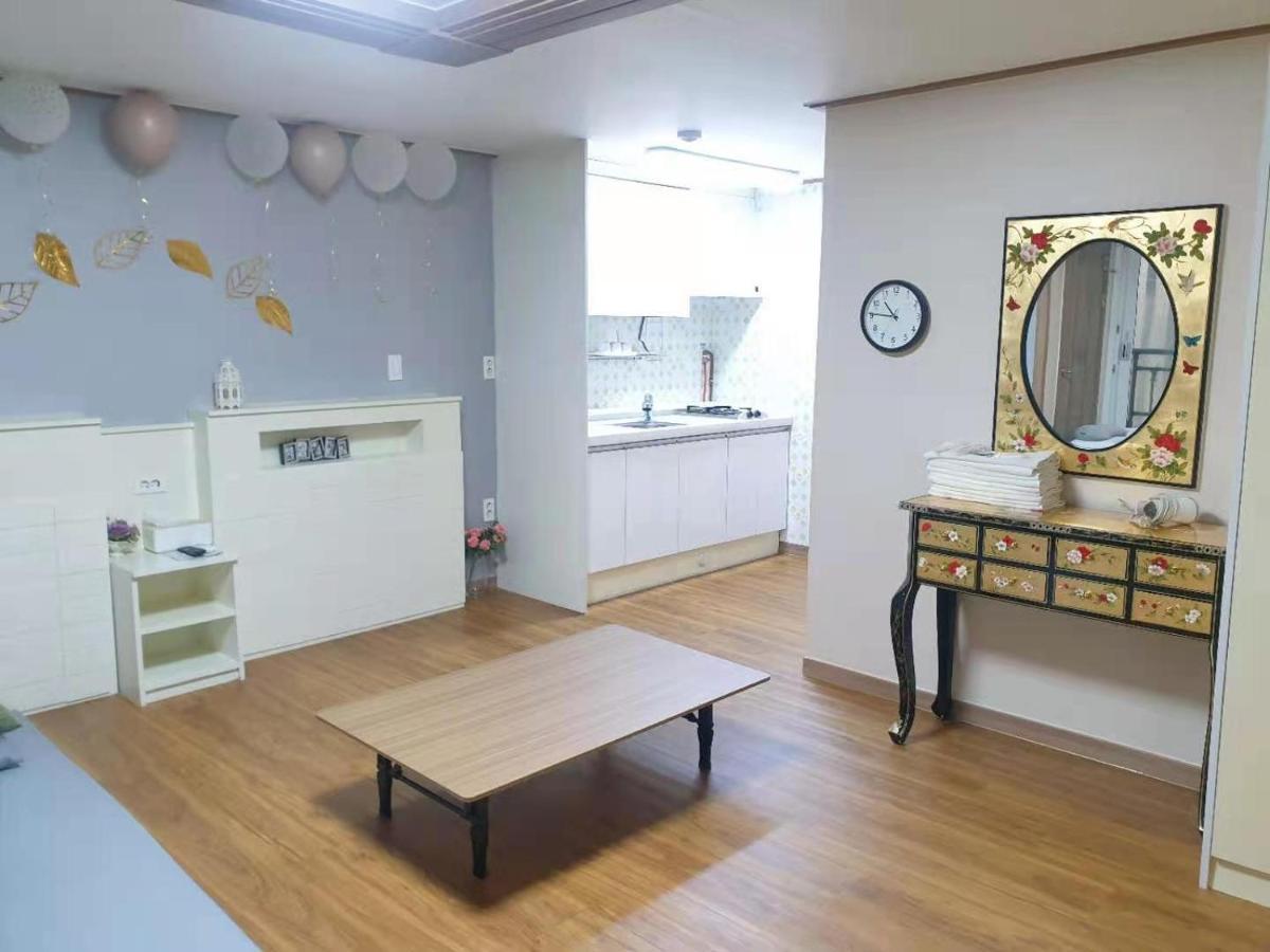 HY Choi Hostel Seogwipo-stad Buitenkant foto