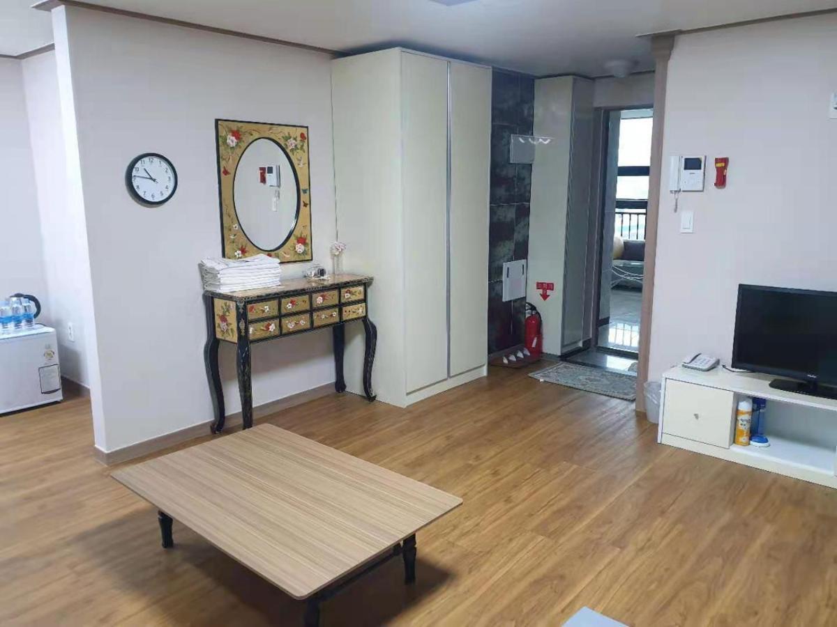 HY Choi Hostel Seogwipo-stad Buitenkant foto