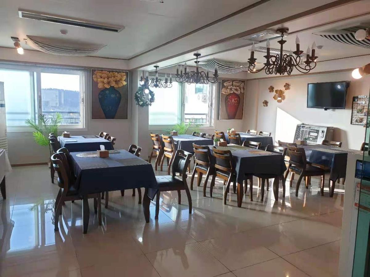 HY Choi Hostel Seogwipo-stad Buitenkant foto