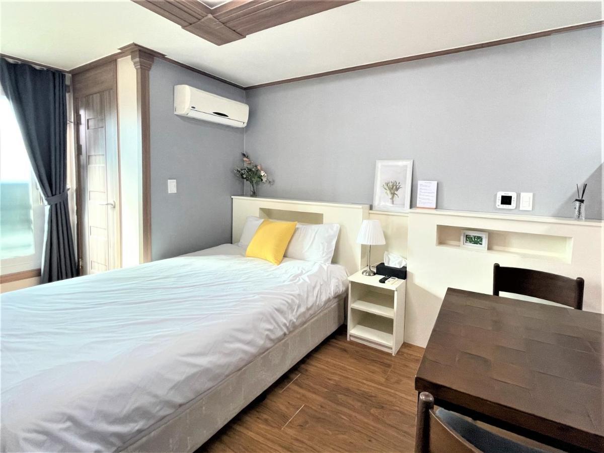 HY Choi Hostel Seogwipo-stad Buitenkant foto