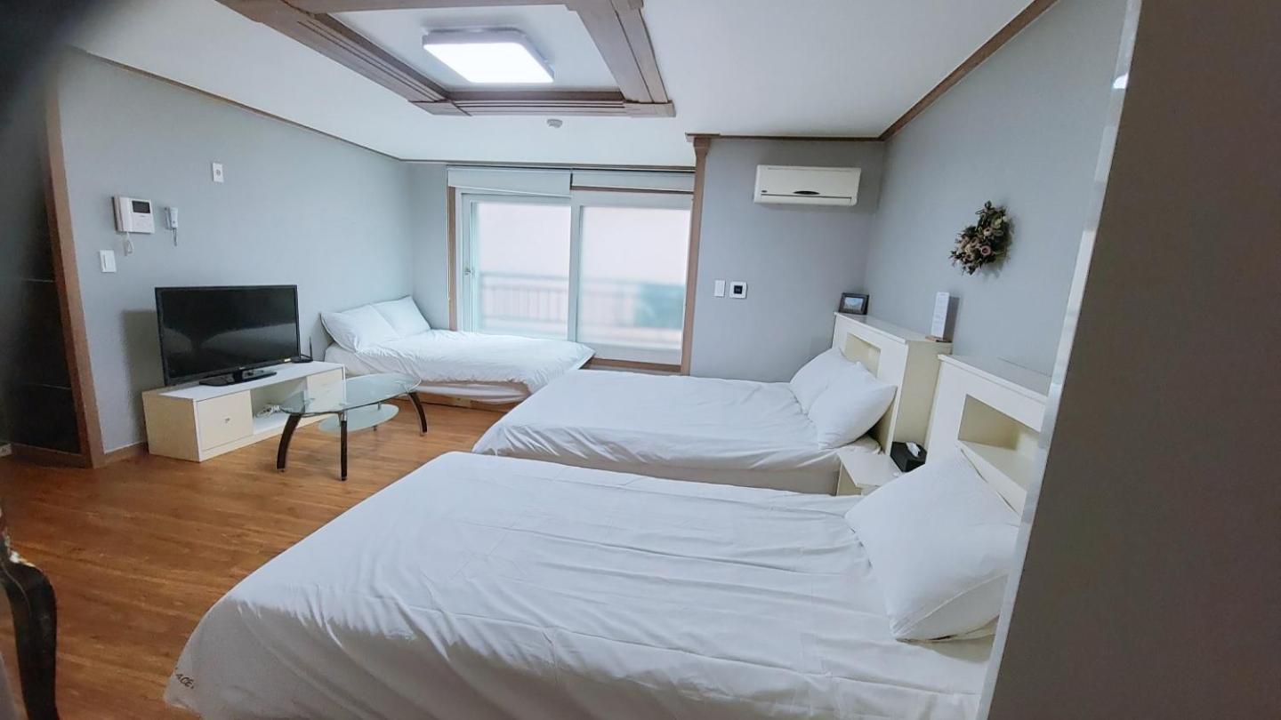 HY Choi Hostel Seogwipo-stad Buitenkant foto