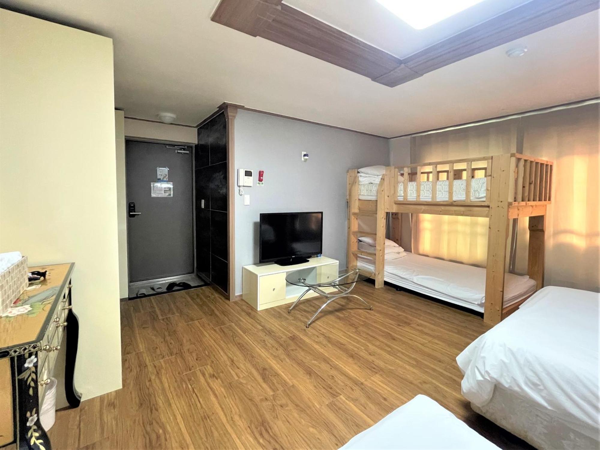 HY Choi Hostel Seogwipo-stad Buitenkant foto