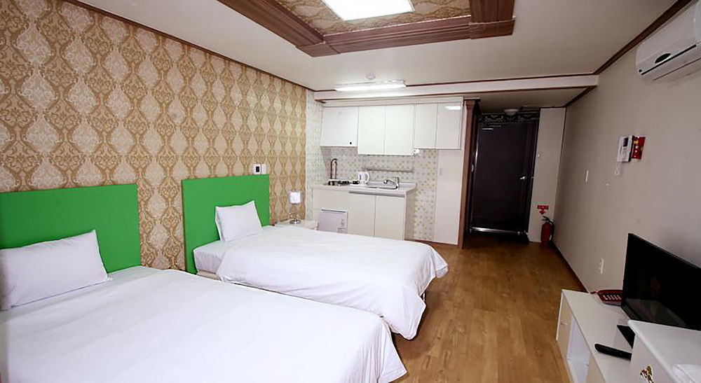 HY Choi Hostel Seogwipo-stad Buitenkant foto