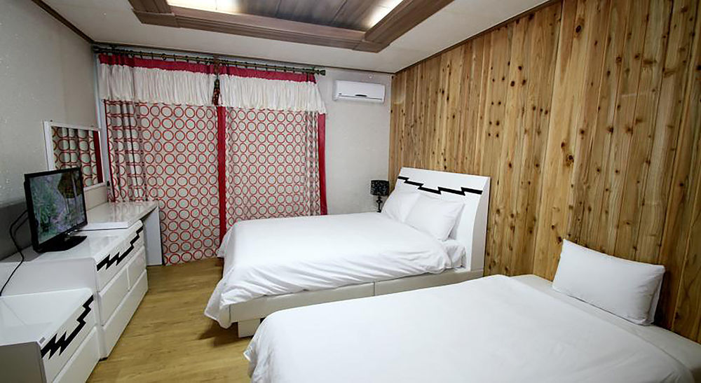 HY Choi Hostel Seogwipo-stad Buitenkant foto