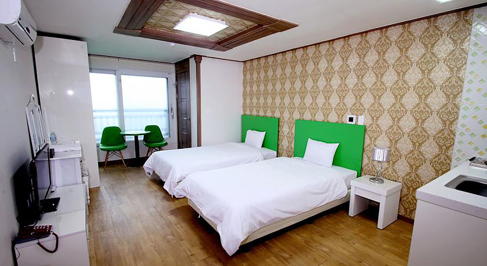HY Choi Hostel Seogwipo-stad Buitenkant foto