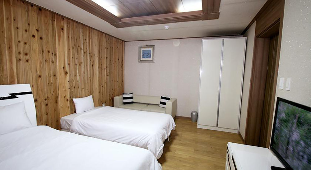HY Choi Hostel Seogwipo-stad Buitenkant foto