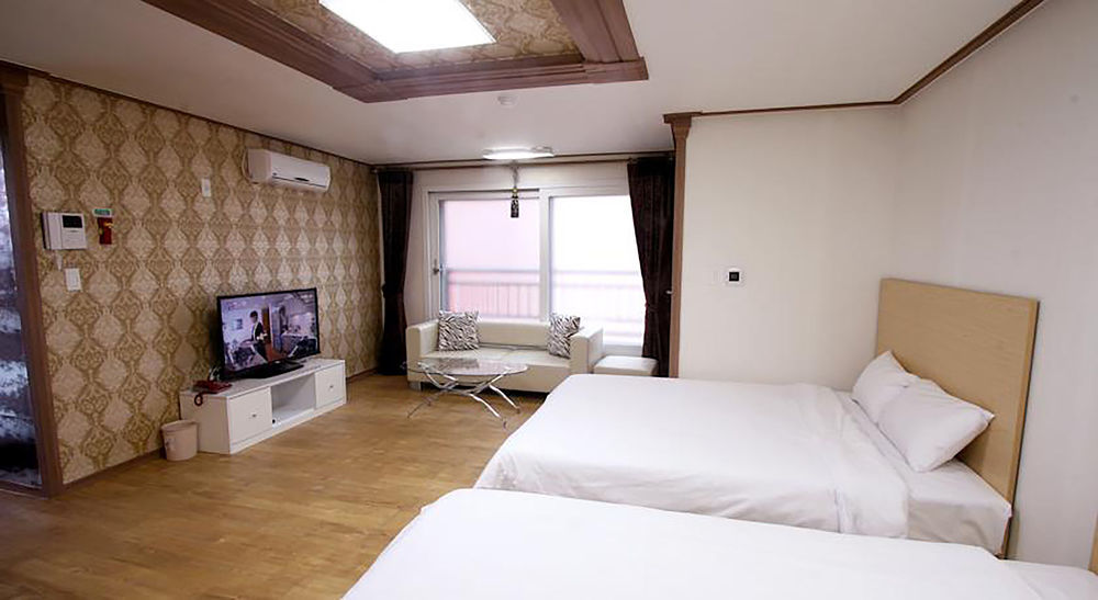 HY Choi Hostel Seogwipo-stad Buitenkant foto