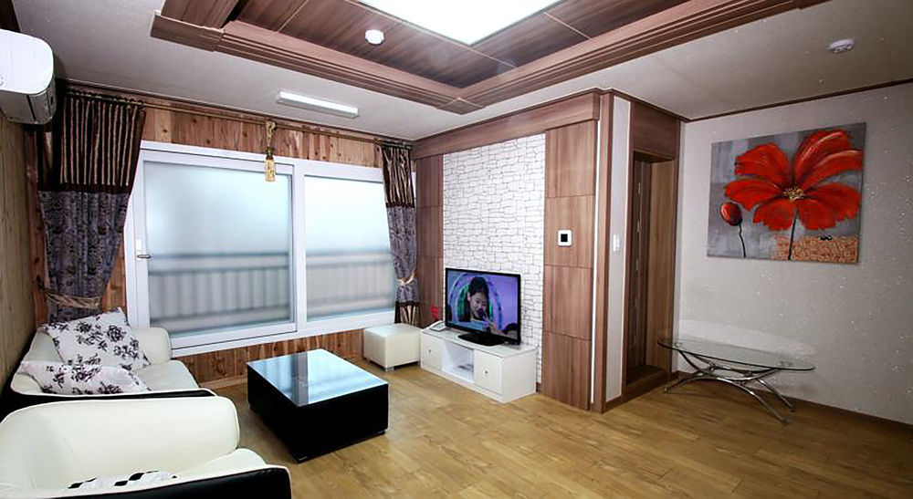 HY Choi Hostel Seogwipo-stad Buitenkant foto